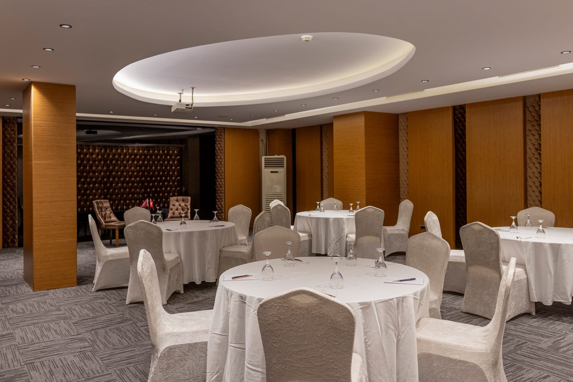 Lapis Toplantı Salonu
